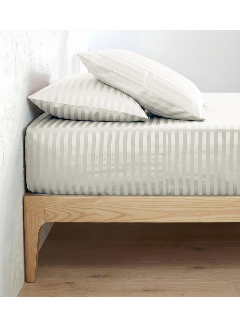 ريلاكس طقم ملاءات سرير فاخر ممتاز - ملاءة سرير فائقة النعومة، تسمح بمرور الهواء، ولطيفة على البشرة، مزودة بجيوب مطاطية عميقة، بالإضافة إلى غطاءي وسادة وملاءة سرير واحدة، لون أبيض كريمي، 180 × 200 سم - Image 4