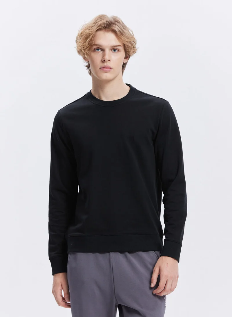 Men’s French Terry Regular Fit Long Sleeve Sweatshirt