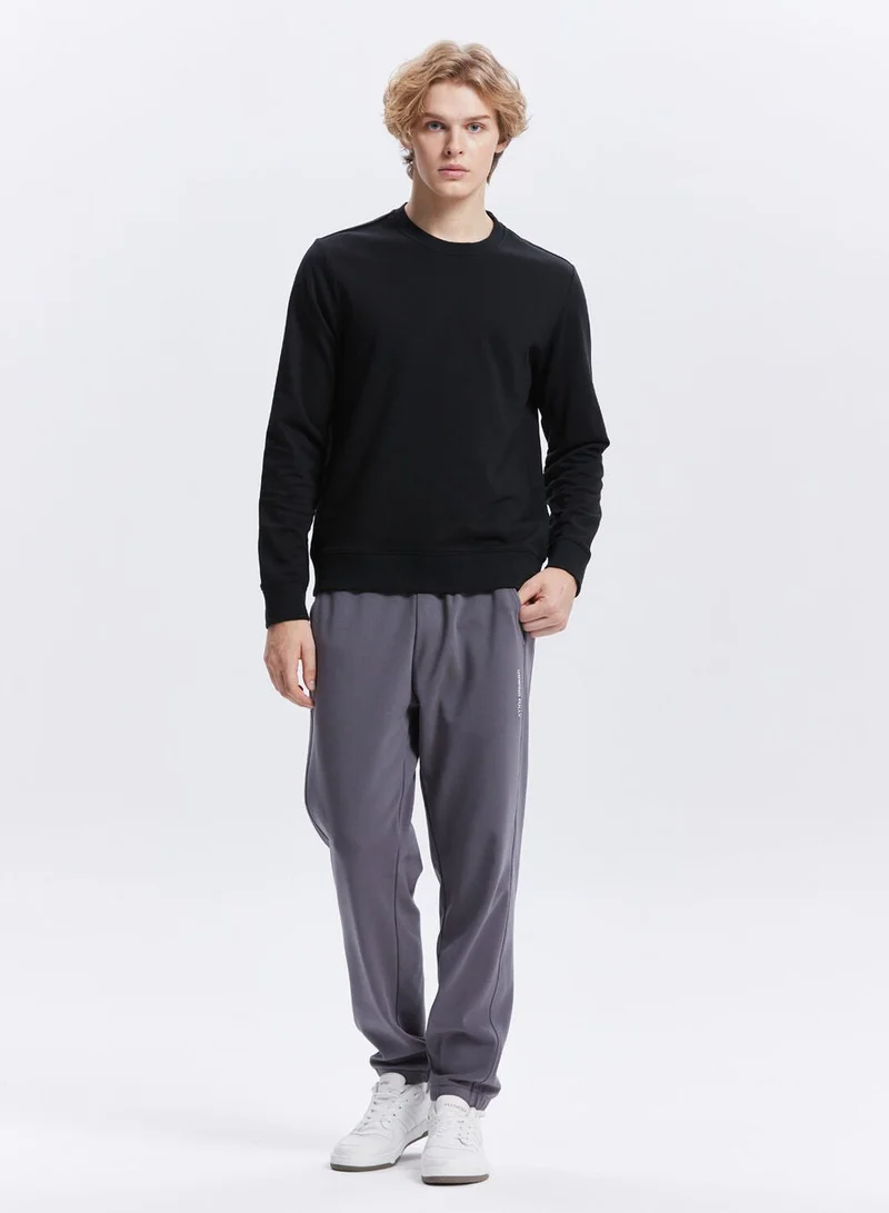 جيوردانو Men’s French Terry Regular Fit Long Sleeve Sweatshirt