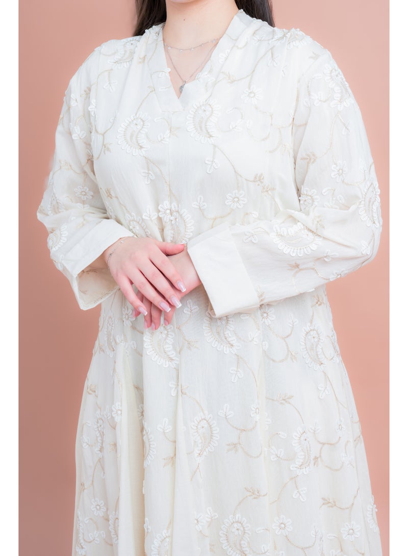 اكسا جلابية مطرزة بلمسة رقيقة بيج - Image 3