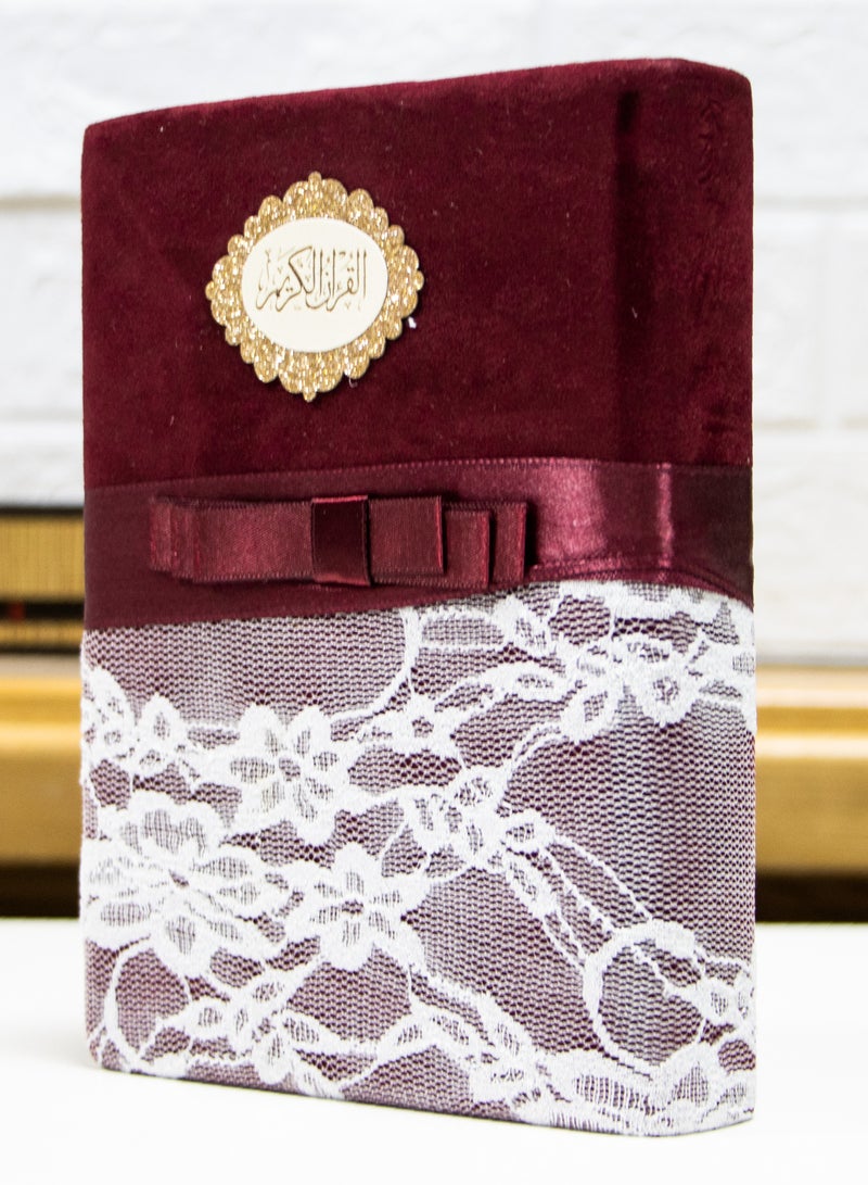 المصحف بالرسم العثماني وبهامشه التقسيم الموضوعي و التبيان لكلم المنان من تفسير السعدي. موضوعي ملون الأطراف دانتيل حجم صغير 17/12(احمر) - Image 1