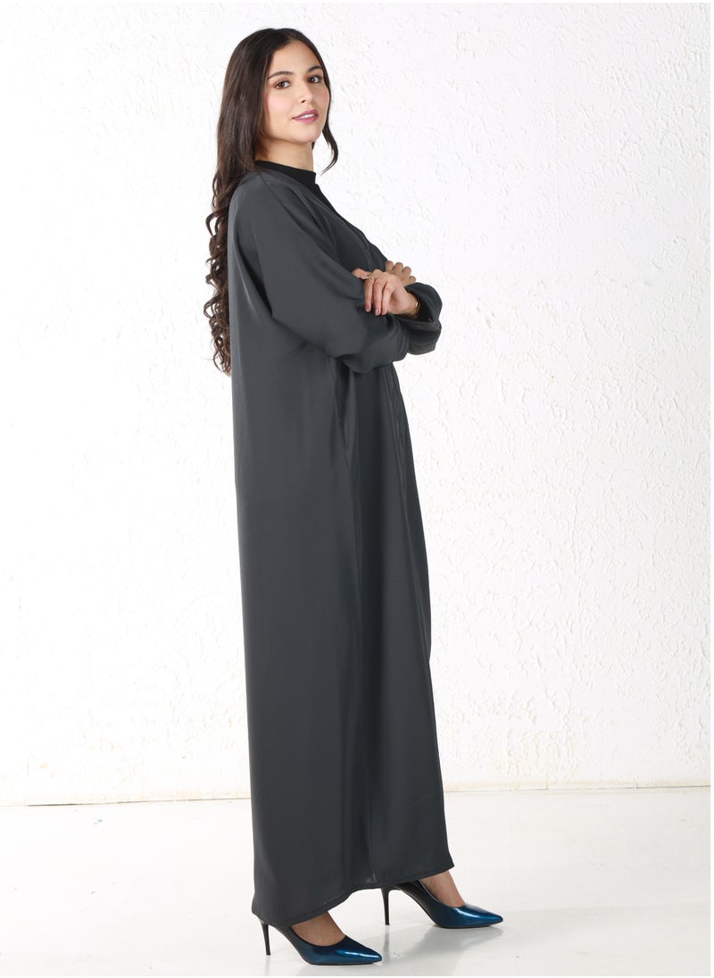 Gray abaya with white threads on the sleeves and collar - pzsku/ZE84B93AEFB1D4DD0A87FZ/45/_/1709372035/8b3bca09-ec8b-403e-a19f-e0b53a29eed1