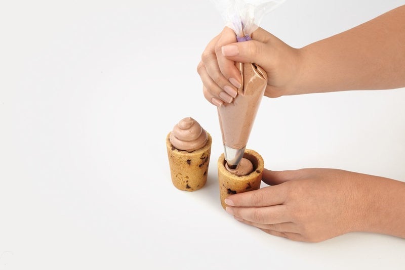 Wilton كوب بسكويت ويلتون، 6 تجاويف - اخبز رماة حلوة مثالية مع هذا القالب ذو 6 أكواب لكوب البسكويت، قالب دائري غير لاصق مصنوع من الصلب - Image 5