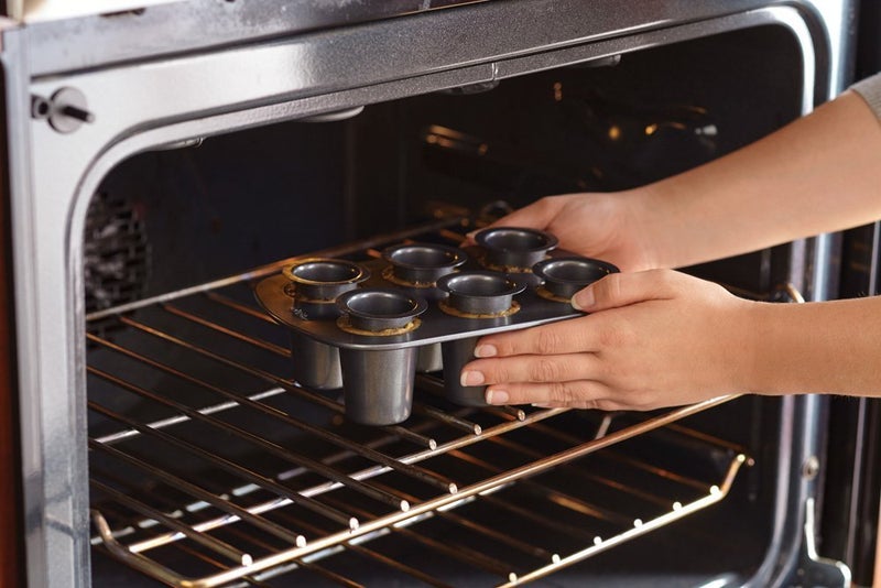 Wilton كوب بسكويت ويلتون، 6 تجاويف - اخبز رماة حلوة مثالية مع هذا القالب ذو 6 أكواب لكوب البسكويت، قالب دائري غير لاصق مصنوع من الصلب - Image 3