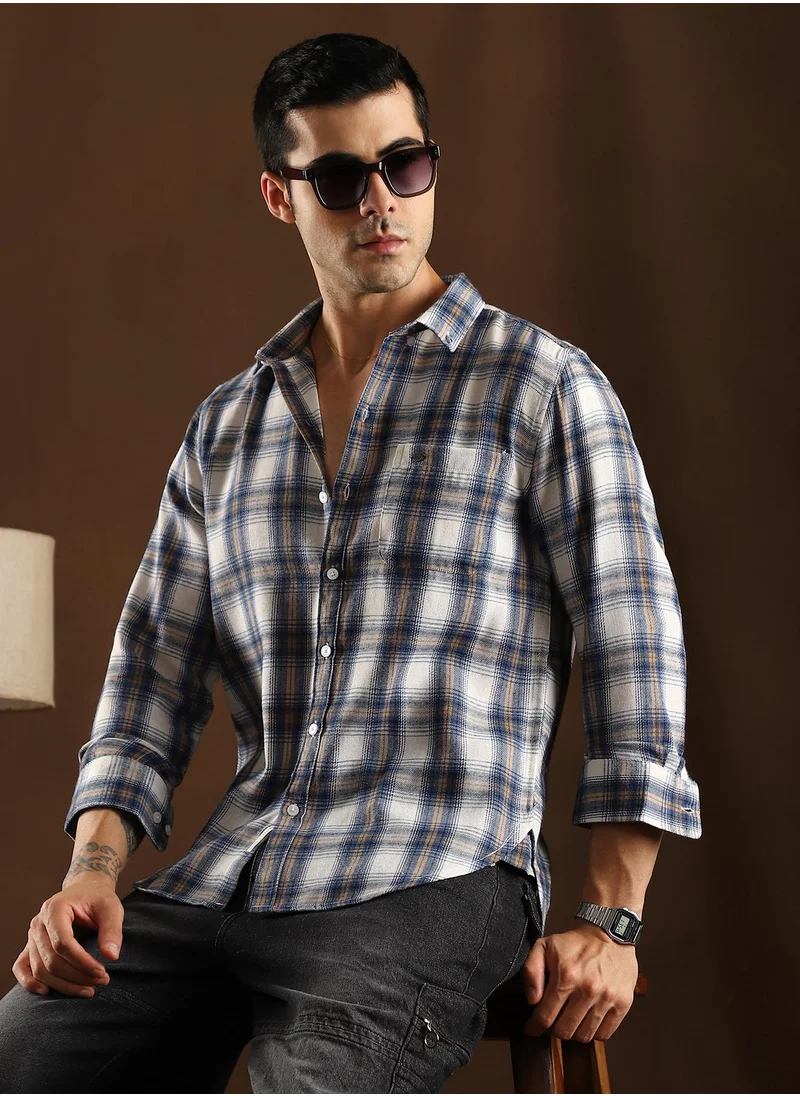 كامبوس سوترا Campus Sutra Men's Off-White & Denim Blue Gradient-Check Regular Shirt For Casual Wear | Spread Collar | Long Cuffed Sleeves | Button Closure | Shirt Crafted With Comfort Fit For Everyday Wear