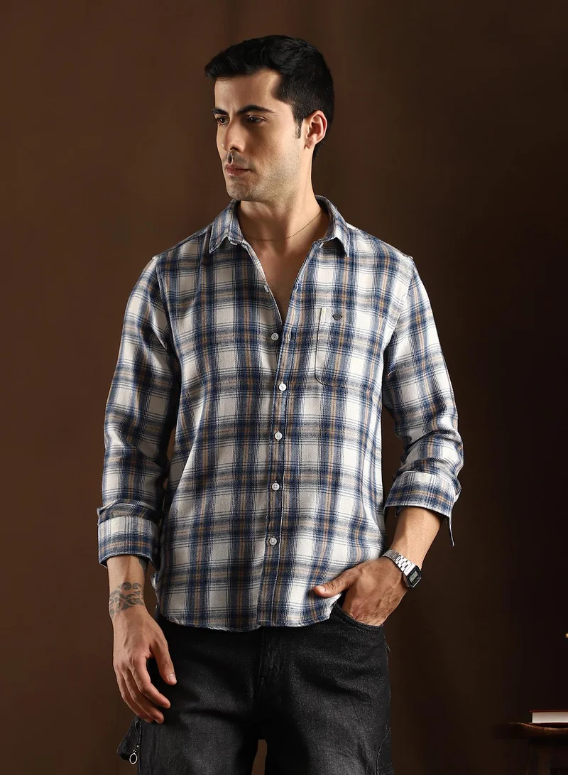Campus Sutra Campus Sutra Men's Off-White & Denim Blue Gradient-Check Regular Shirt For Casual Wear | Spread Collar | Long Cuffed Sleeves | Button Closure | Shirt Crafted With Comfort Fit For Everyday Wear