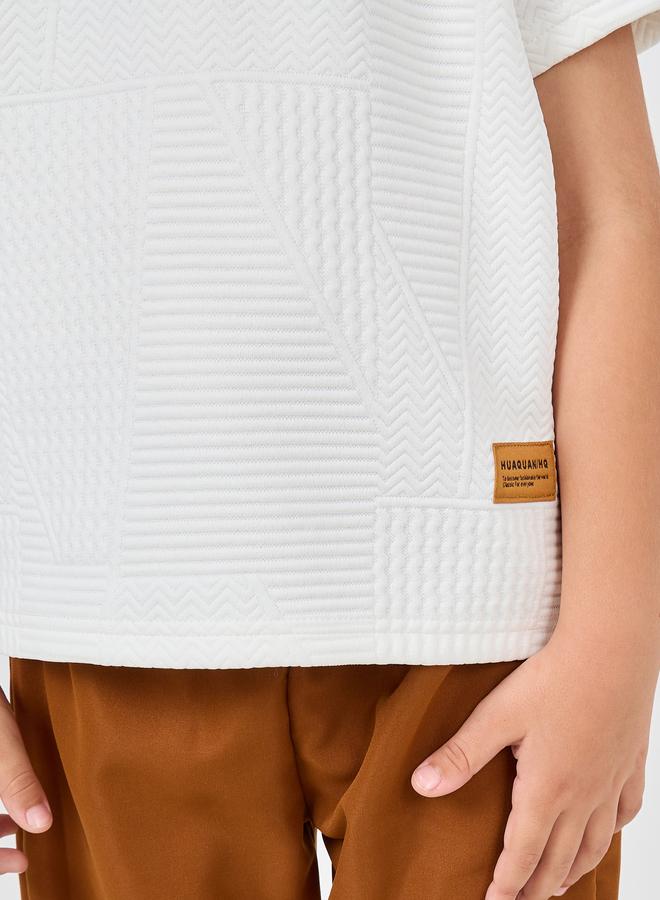 Styli Styli Patch Detail Textured T-shirt and Relaxed Fit Pant Set - Image 3