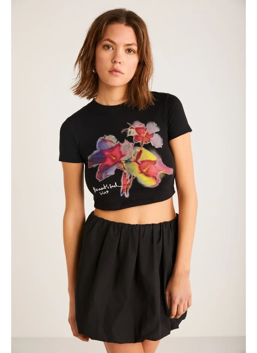 جريميلانج Jess Women's Front Printed Short Sleeve Crop Black T-shirt