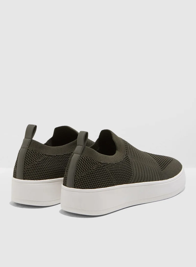 STEVE MADDEN Beale Slip on