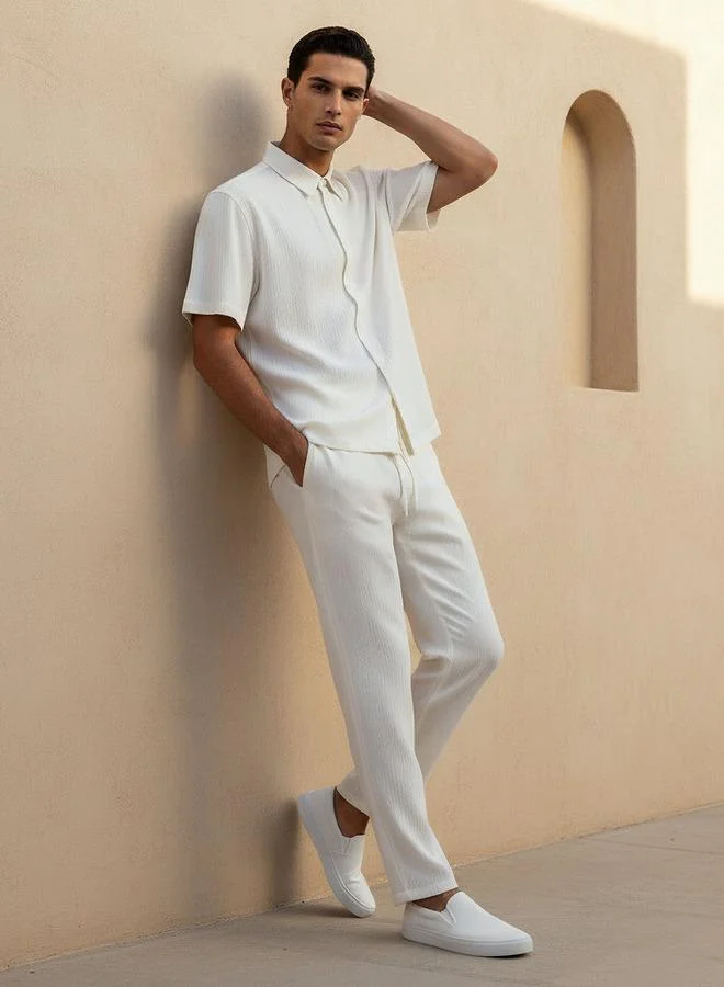 ايكونيك Iconic Men Regular Fit Collared Crinkled Short Sleeve Shirt