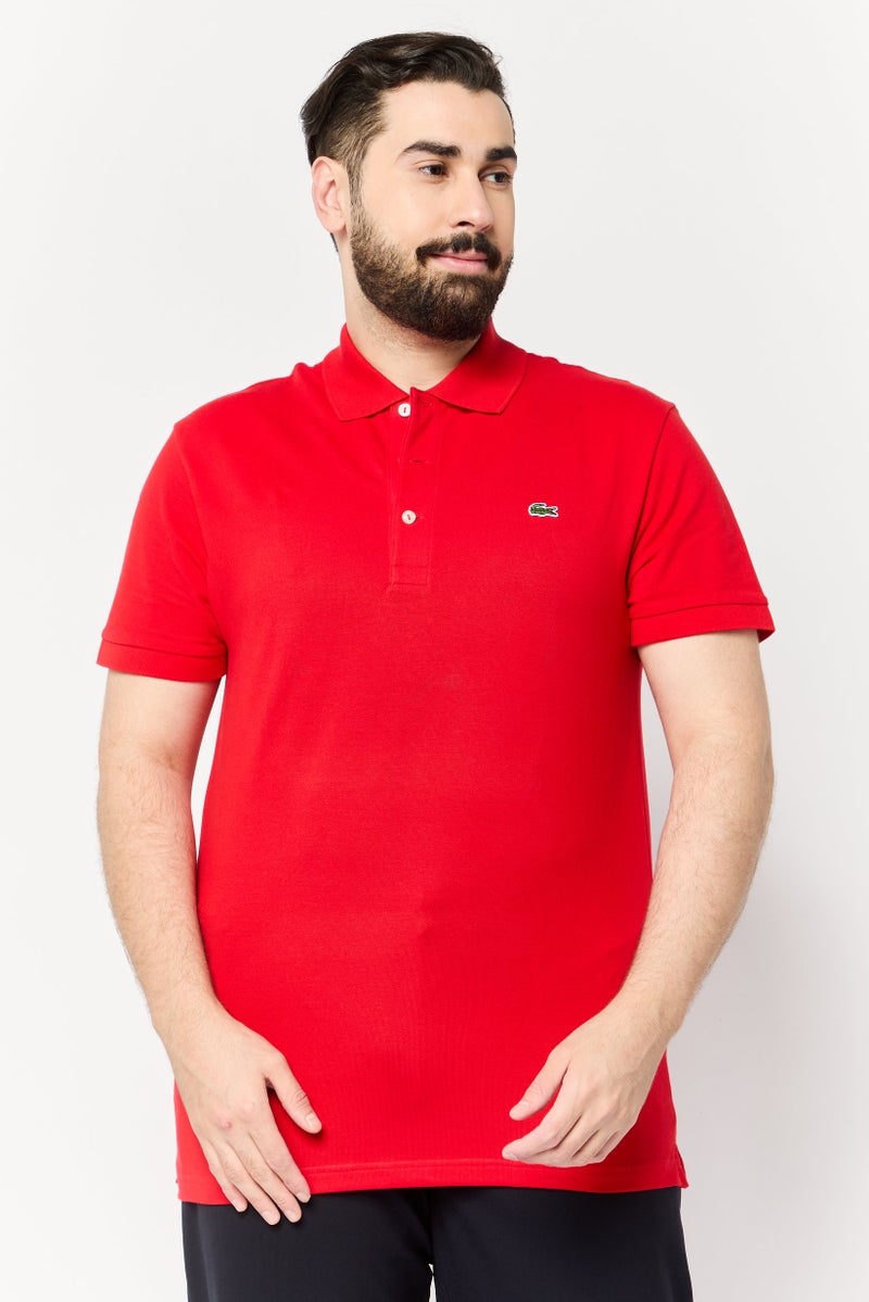 LACOSTE قميص بولو بأكمام قصيرة ضيق للرجال، مزين بشعار، أحمر - Image 1
