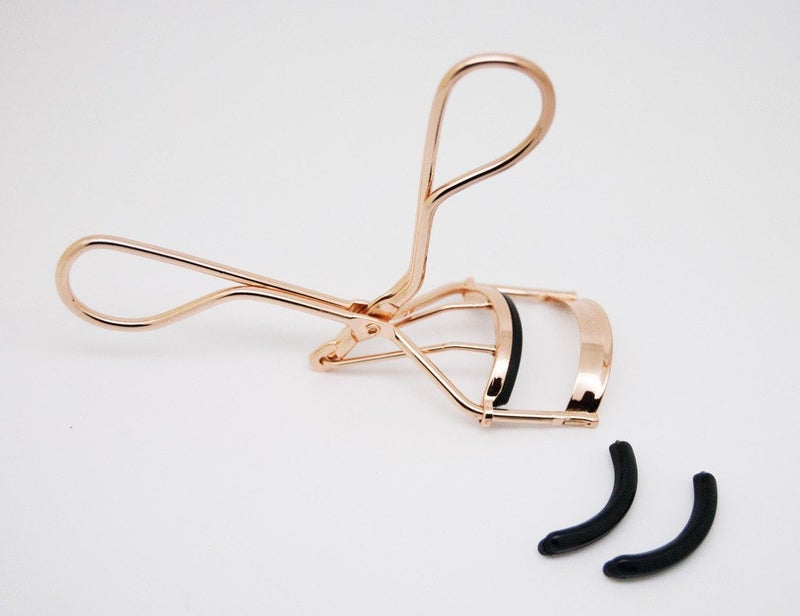 EMILYSTORES Professional Makeup Tool for Eyelashes with 2 Replacement Silicone Refill Pads Pinch Pain Free Metal Eyelash Curler 1PC, Golden Color - Image 2