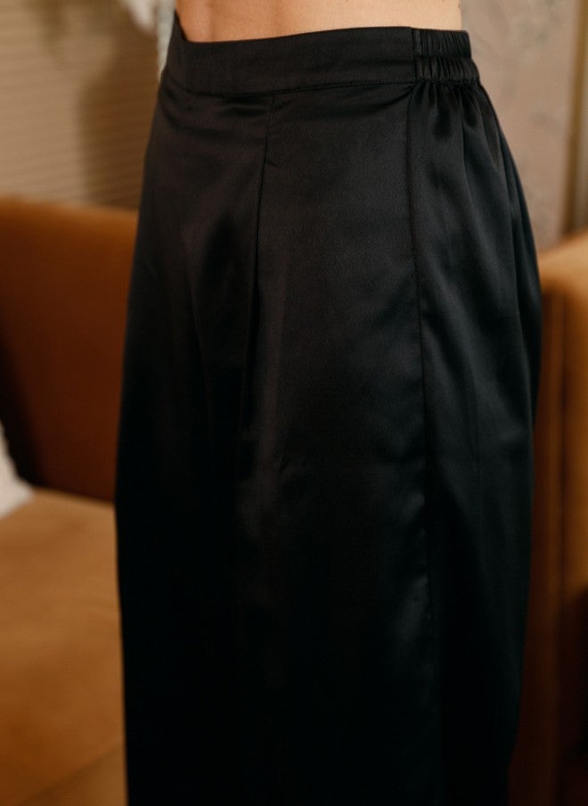 STREET 9 طقم بلوزة وبنطلون بكشكشة للنساء باللون الأسود - Image 3