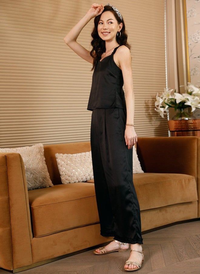 STREET 9 طقم بلوزة وبنطلون بكشكشة للنساء باللون الأسود - Image 4