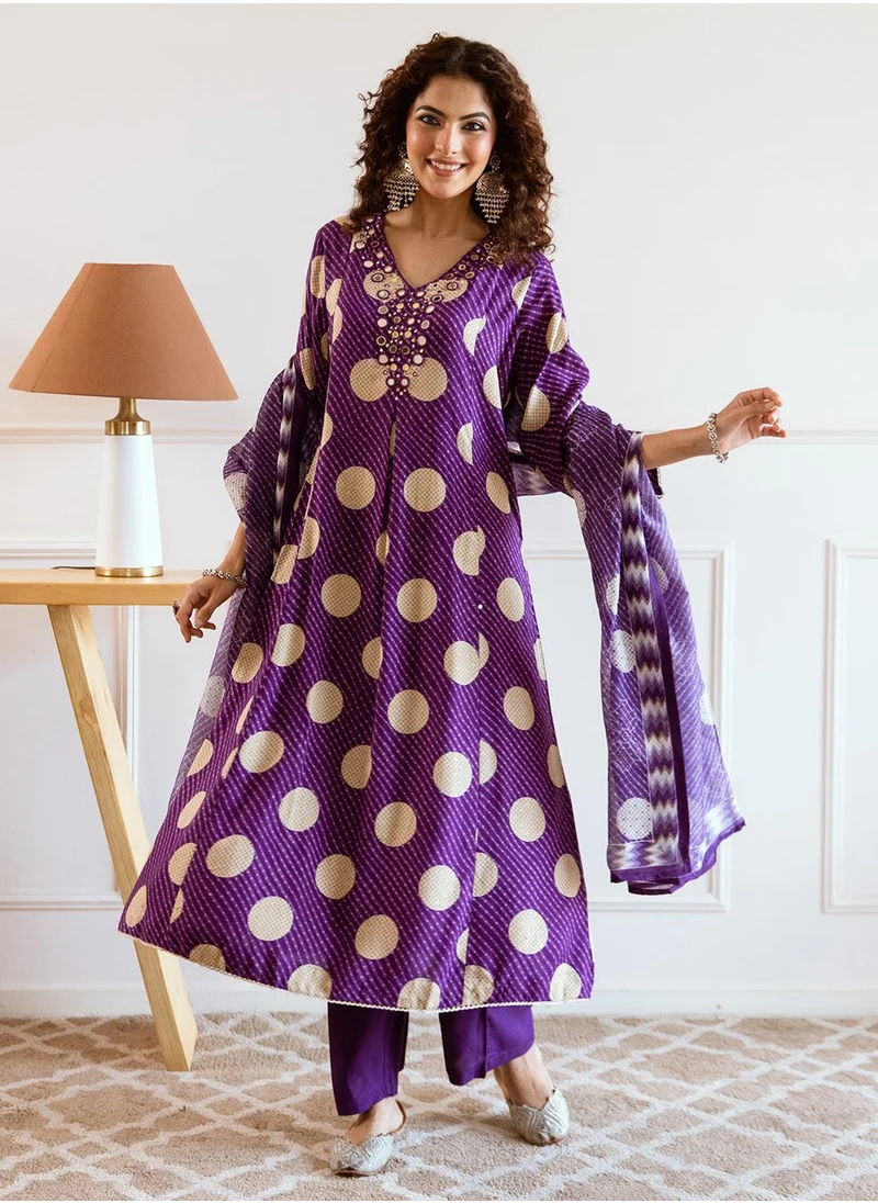 آي شين Women Ethnic Motifs Printed Regular Kurta With Trousers & With Dupatta