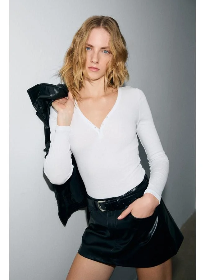 GRIMELANGE KALANI Women's Long Sleeve Snap V-Neck Button-Detail White Blouse.