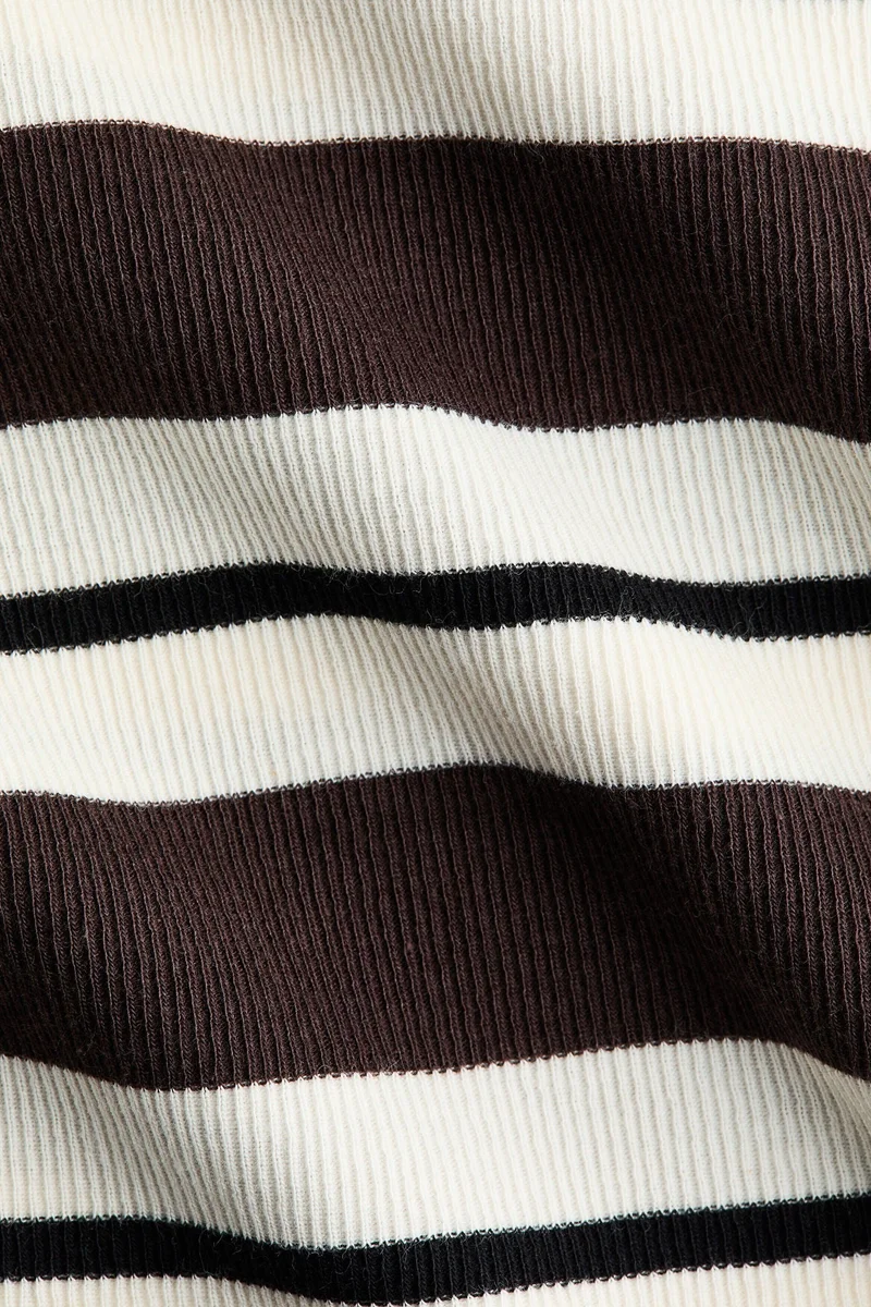 اتش اند ام بلوزة من خامة مرنة