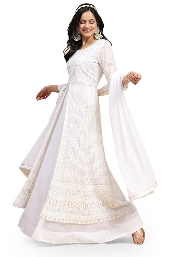 TRENDMALLS L طقم بدلة أناركلاي مطرز من قماش الجورجيت للنساء من تريندمالز، يتكون من كورتا وليهينغا مع دوباتا، باللون الأبيض. - Image 1