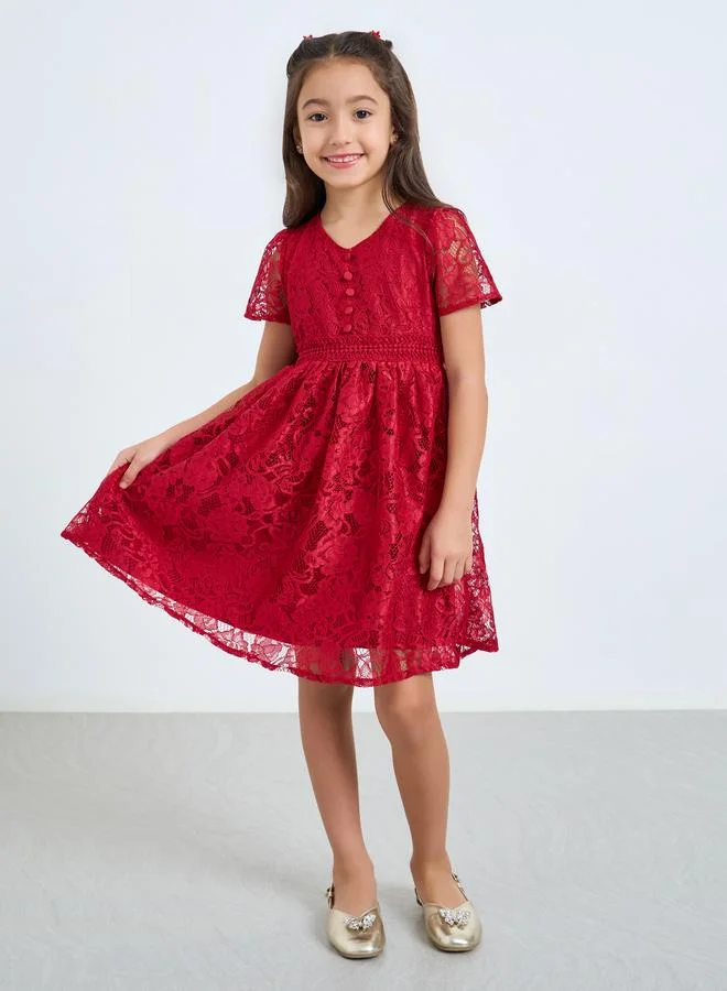 ستايلي فستان دانتيل بطول الركبة