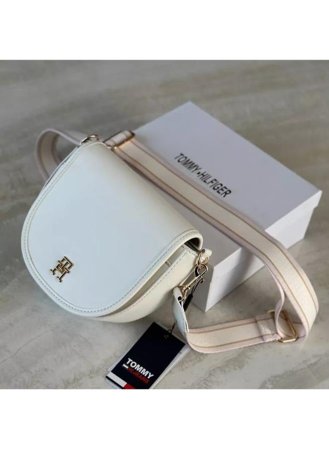 Tommy Hilfiger Plus Tommy Hilfiger Women's Th City Summer Saddle Bag Crossovers\BAGD019  - Image 2