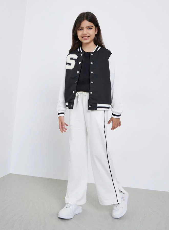 ستايلي جاكيت بومبر بألوان متداخلة وتفاصيل مطرزة