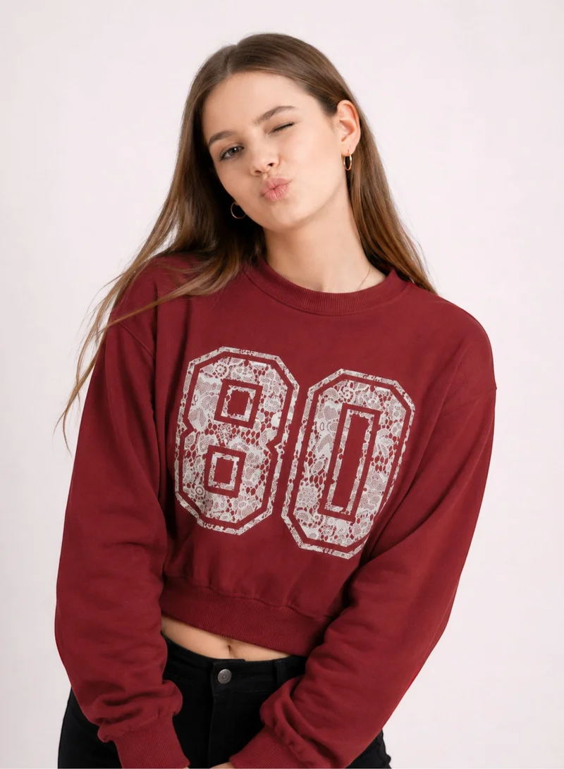 لا مفر الاثنين Girls “80” Graphic Long Sleeve Sweatshirt cropped