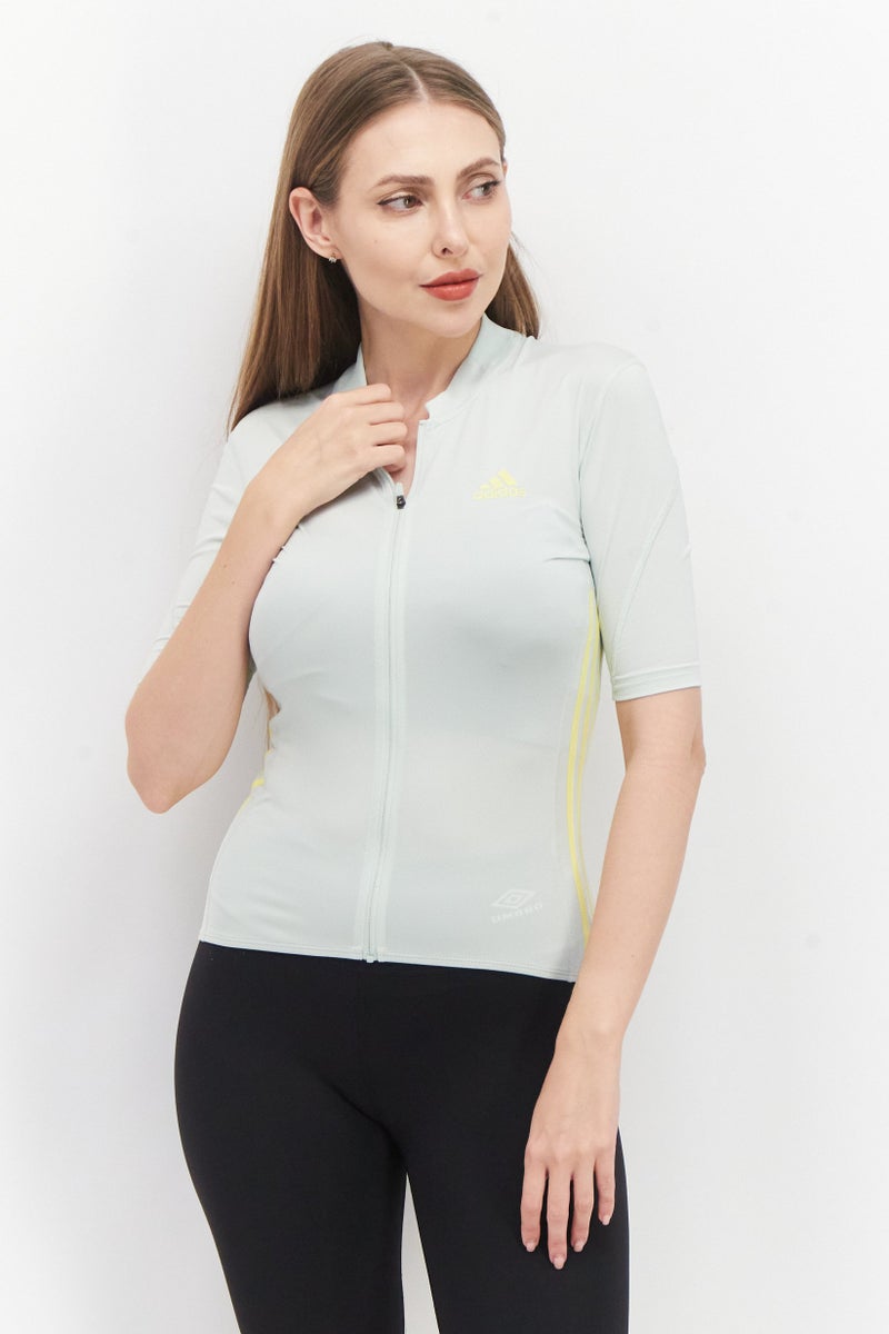 Adidas تي شيرت تدريب مطبوع بأكمام قصيرة للنساء، زيتوني - Image 1