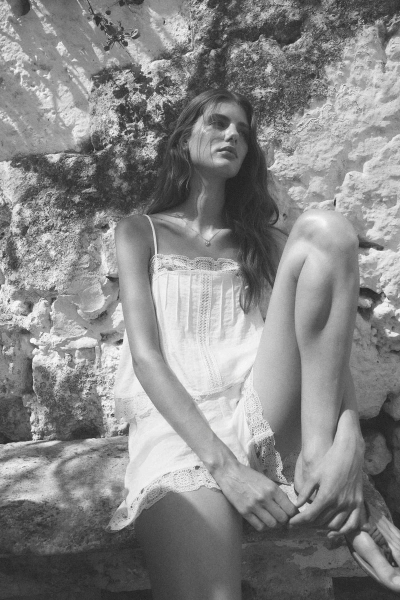 اتش اند ام أفرول بتصميم مطرز