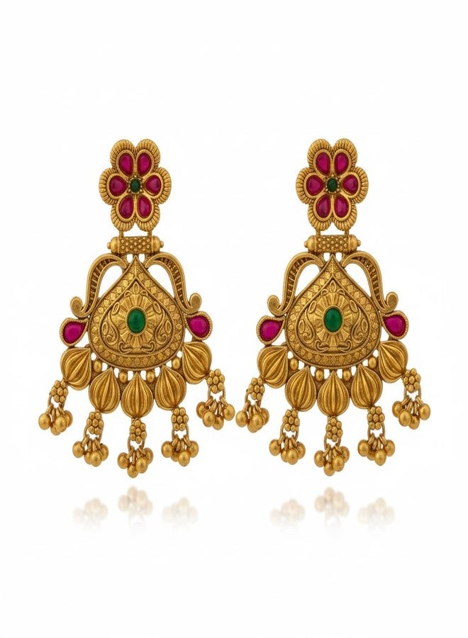 أقراط طويلة مطلية بالذهب بتصميم معبد تقليدي عتيق من AAIKU للنساء والفتيات | تصميم راجوادي على شكل كمثرى من النحاس مع تفاصيل من حجر الياقوت واللؤلؤ | مجوهرات زفاف خفيفة الوزن - Image 1