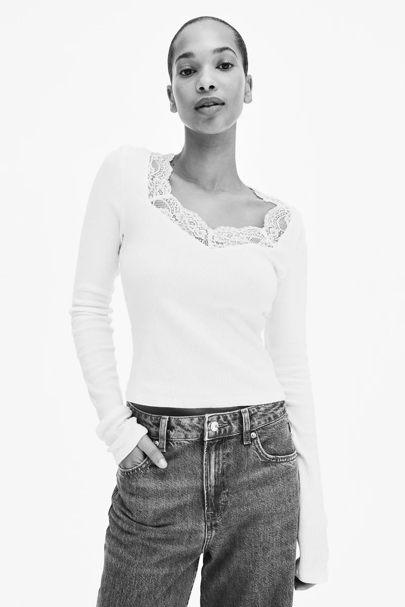 اتش اند ام بلوزة جيرسيه بحواف دانتيل