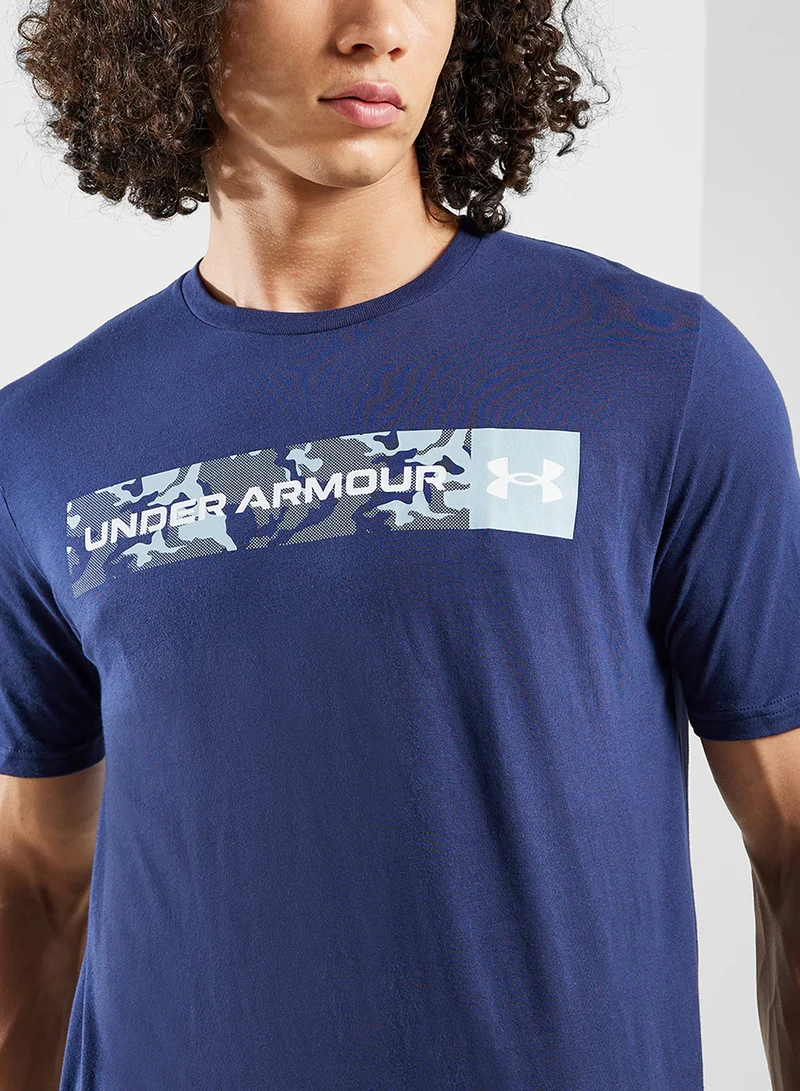 UNDER ARMOUR Camo Chest Stripe Short Sleeve T-Shirt