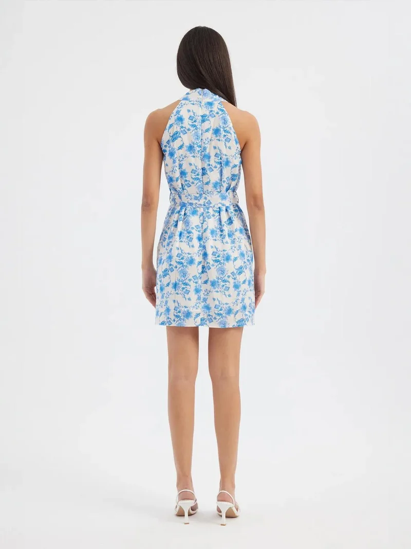 هيكاب فستان قصير بحمالات عنق مزين بالزهور وفتحات وأزرار وحزام