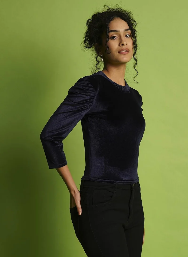 جلو باص بلوزة نسائية بياقة مستديرة وأكمام منفوشة من جلوبس