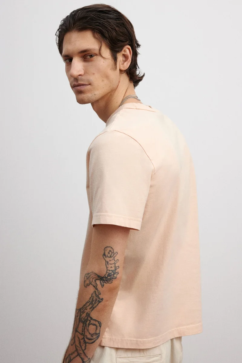 اتش اند ام تيشيرت بقصة عادية