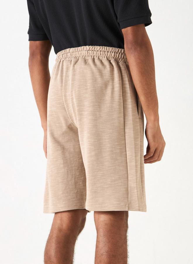 كابا شورت بارز الملمس برباط إغلاق وجيوب من كابا - Image 3