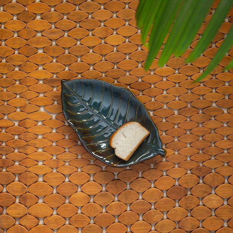 ExclusiveLane طبق تقديم حصري 'ورقة الموز' في سيراميك (10.6 بوصة، آمن للاستخدام في الميكروويف) - أطباق سيراميك لتقديم الوجبات الخفيفة - Image 1