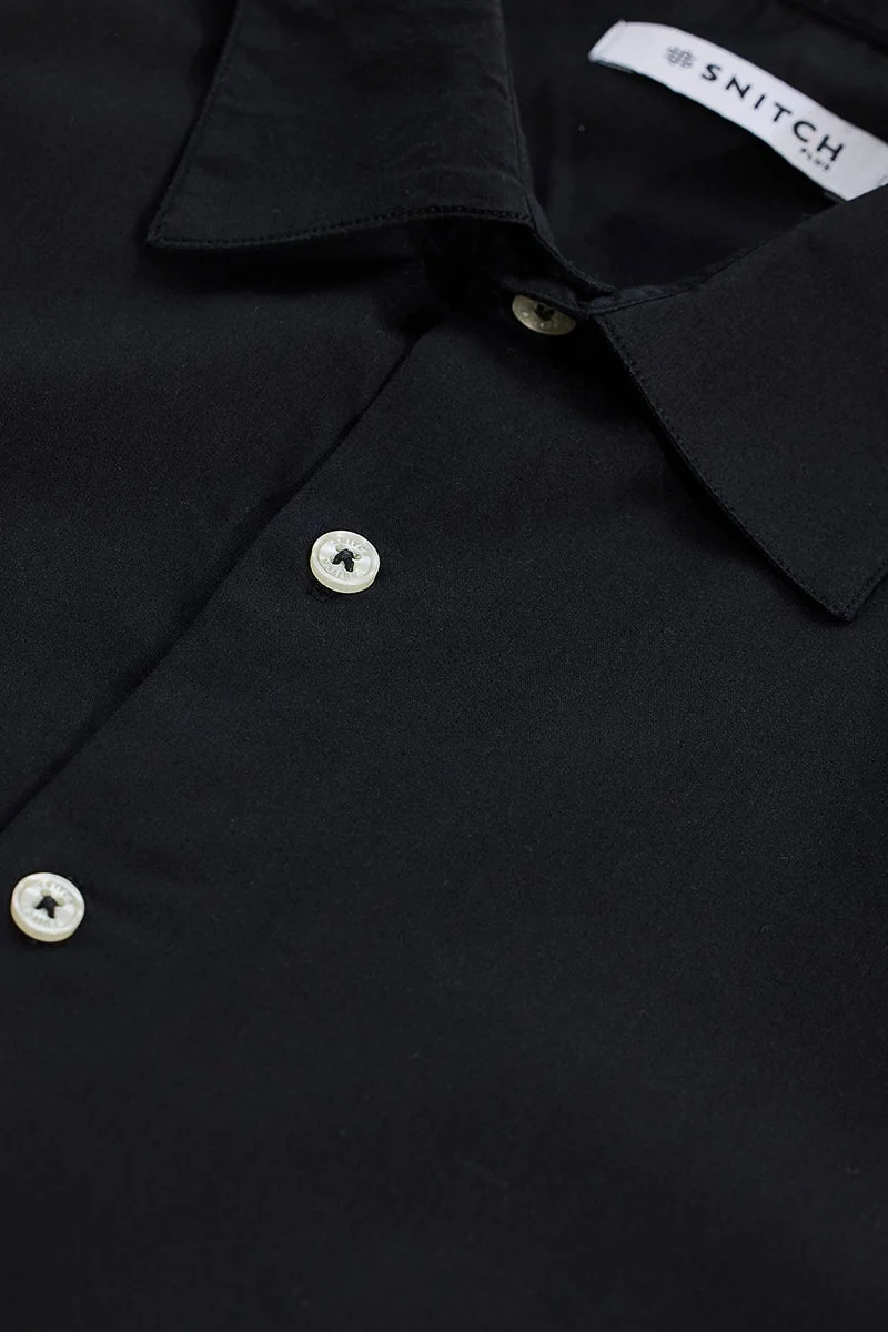 سنيتش قميص أسود مقاس كبير بقصة عادية