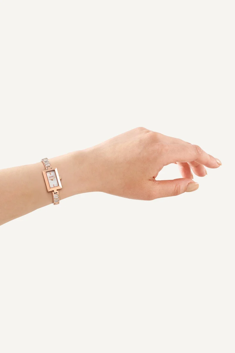 د ك ن ي Women Signature Shape Watch