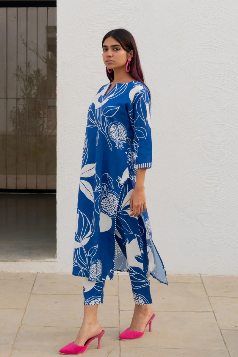 LookMark Women's Floral Printed Kurti Pant Set with 3/4th Sleeves, Calf Length and V-Neck (AZ-LM-OG-KS2144-M) Blue - Image 3