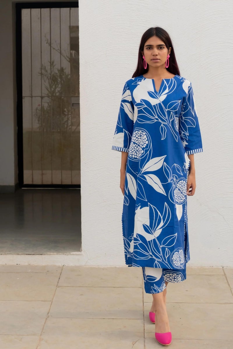 LookMark Women's Floral Printed Kurti Pant Set with 3/4th Sleeves, Calf Length and V-Neck (AZ-LM-OG-KS2144-M) Blue - Image 2