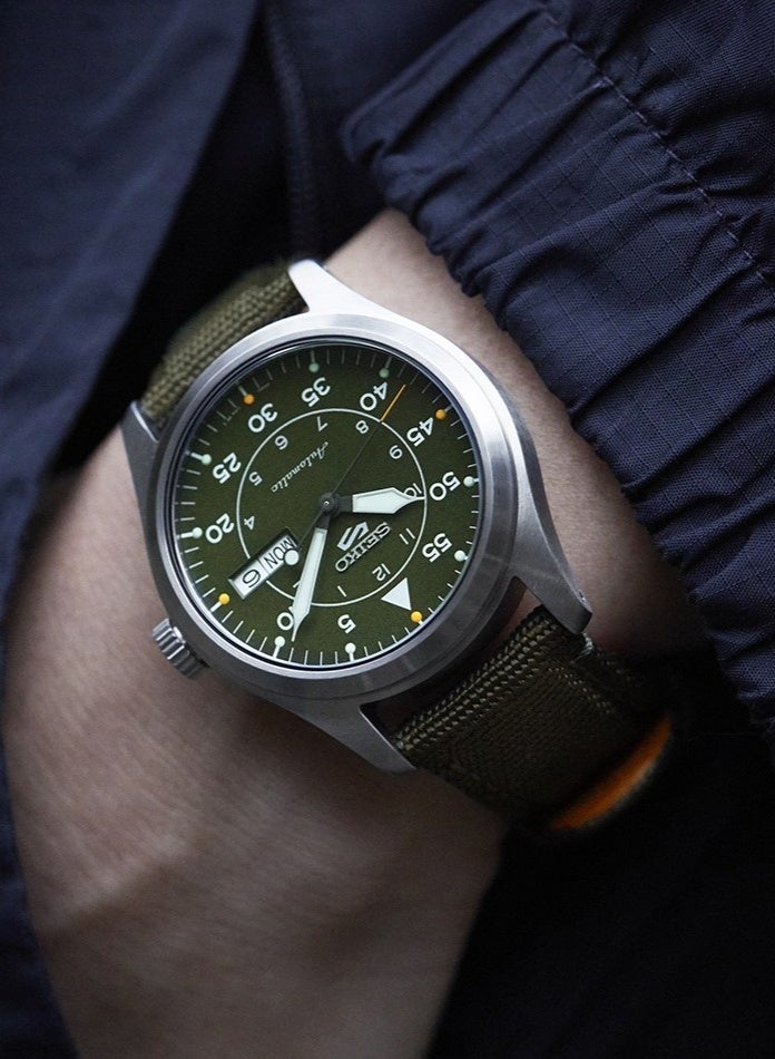 سيكو 5 Sports Automatic Men's Watch SRPH29, 39.4 mm Green Dial, Stainless Steel Case, Green Nylon Strap, 100 m WR - Image 1