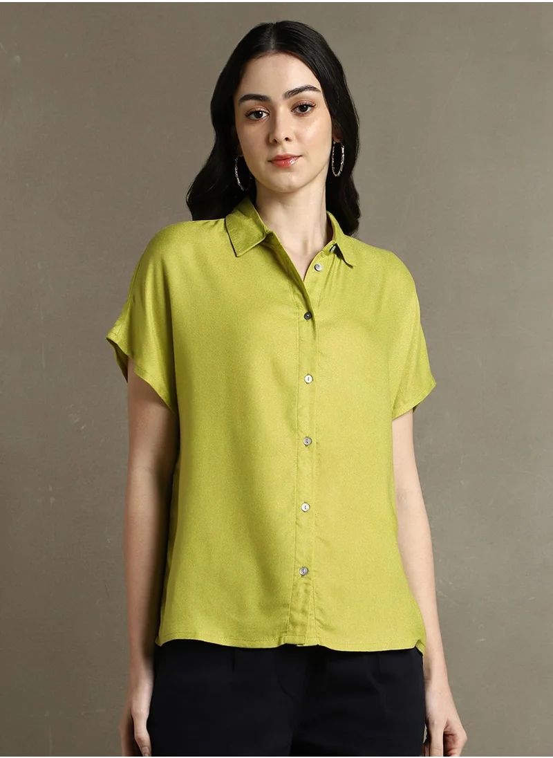 دينيس لينغو Women's Apple Green 100% Rayon Solid Button Down Oversized Shirt