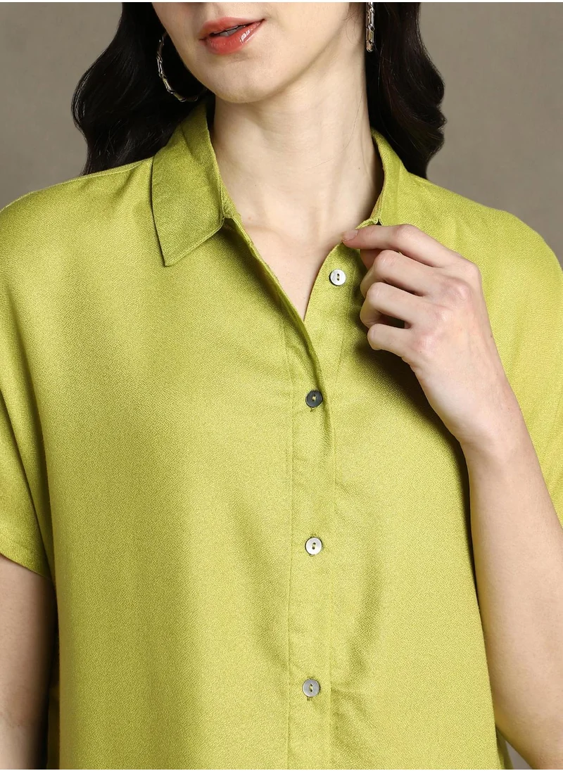 دينيس لينغو Women's Apple Green 100% Rayon Solid Button Down Oversized Shirt