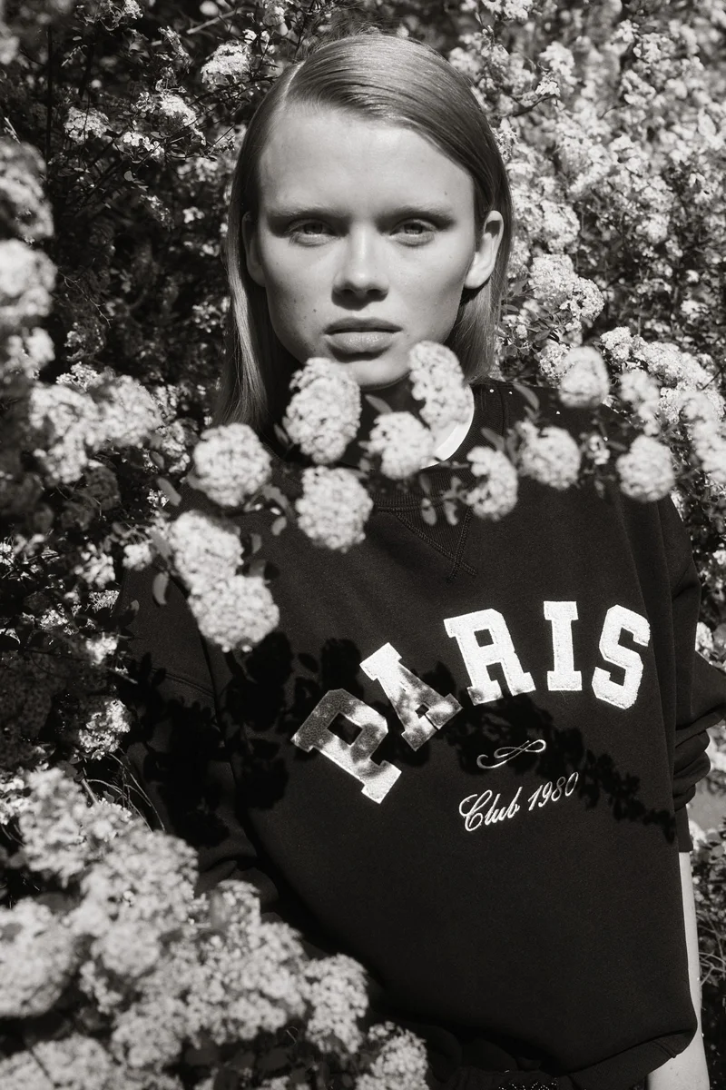 اتش اند ام سويت شيرت مزين بعبارة مطبوعة