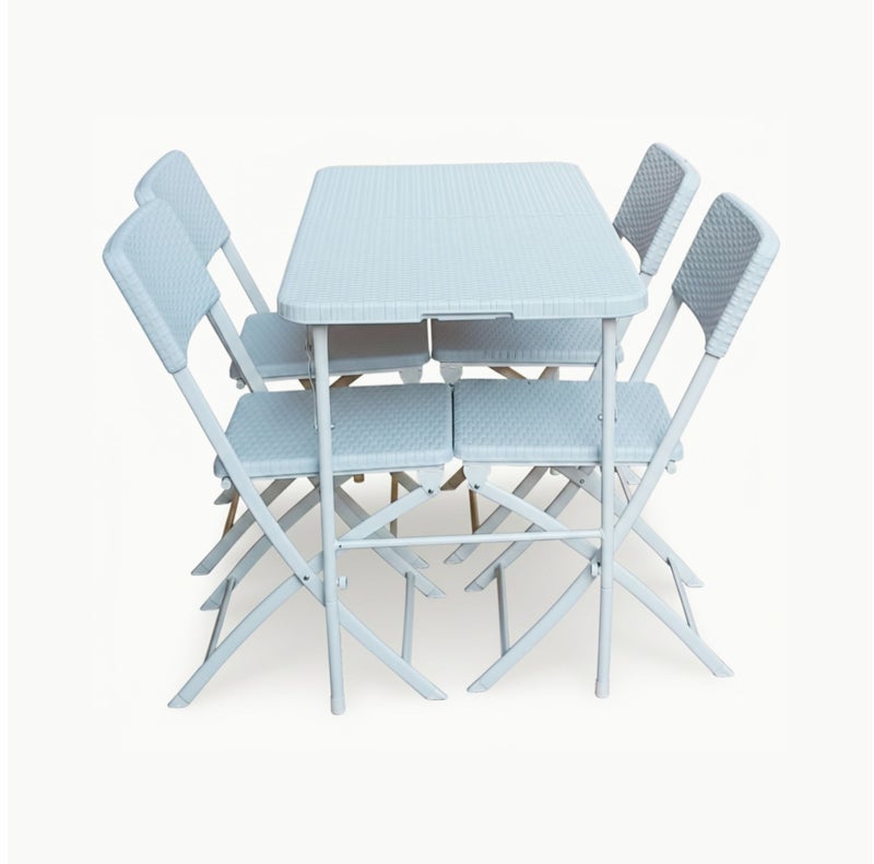 صن بوت كوميرس طقم أثاث قابل للطيّ ومحمول، من 5 قطع: طاولة عمل بطول 120 سم مع 4 كراسي قابلة للطيّ، من سلسلة خوص الروطان من البولي إيثيلين عالي الكثافة. - Image 1