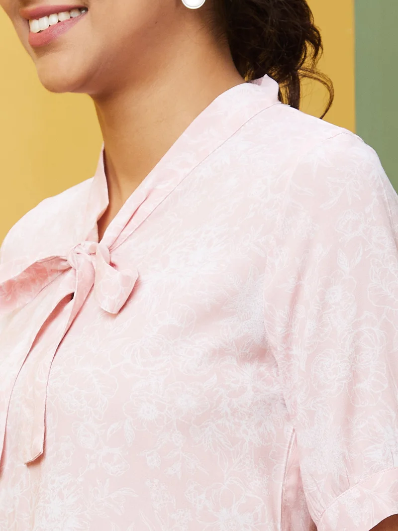 globus Women Pink Floral Printed Tie-Up Neck Top