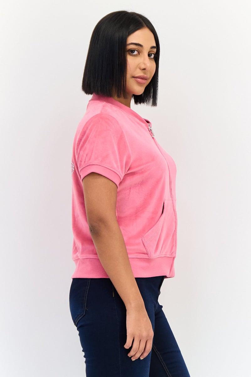 Juicy Couture سويت شيرت قصير الأكمام بقلنسوة بيسبول للنساء بشعار العلامة التجارية، وردي - Image 3