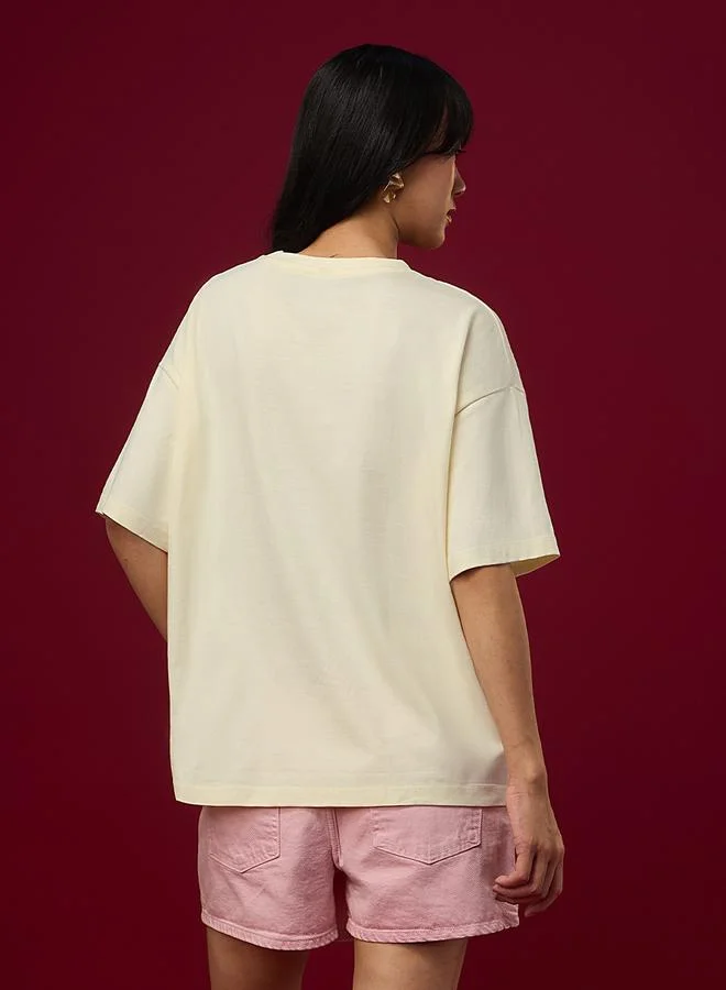 ذا سوليد ستور تيشيرت بطبعة شعار وقصة واسعة