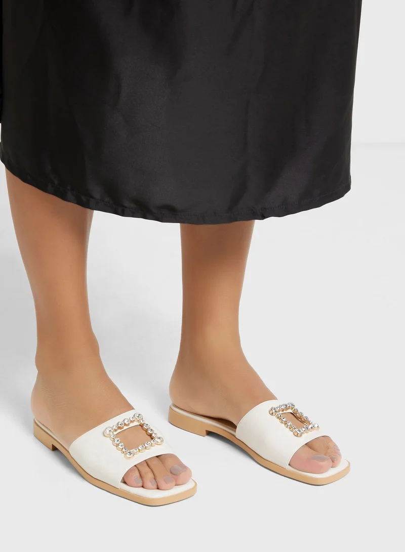 خزانة Diamante Edge Square Cutout Flat Sandal