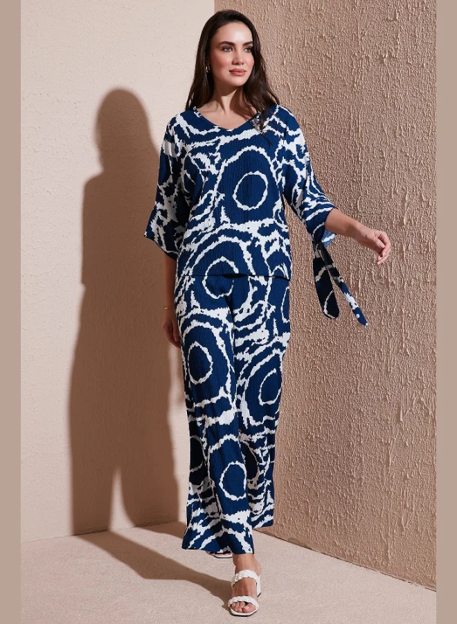 ليلا طقم نسائي ليلا بنقوشات، مقاس عادي، أكمام ثلاثة أرباع، ياقة على شكل